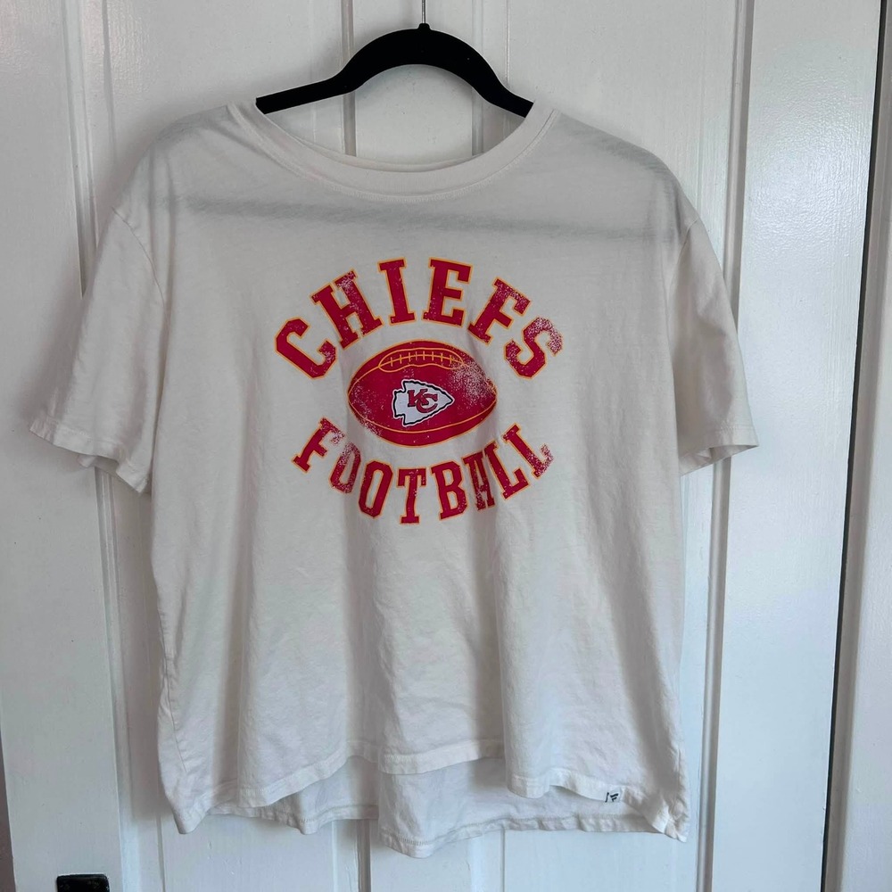 Fanatics Graphic T-Shirt Women XL White Chiefs Football Distressed NFL Tee